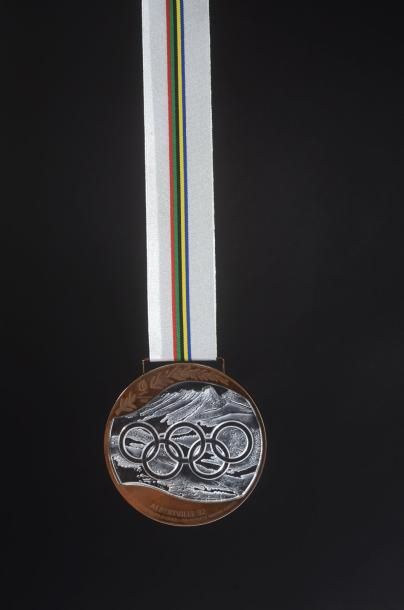 null 1992. Albertville. Médaille d'or officielle des vainqueurs. Création Lalique...