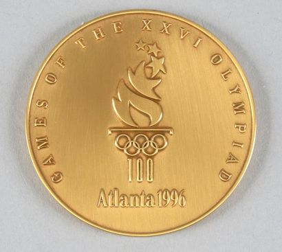 null 1996. Atlanta. Médaille officielle de participant. En bronze. Diamètre 60 mm....