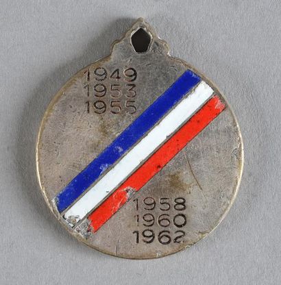 null Rare médaille du Stade de Reims offerte à Jean Vincent et commémorant le titre...