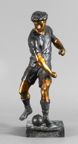 Sculpture en bronze «Football». Signé E....