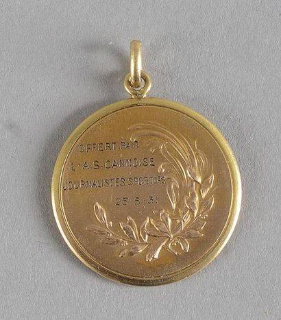 Médaille offerte par l'A.S. Cannoise aux...
