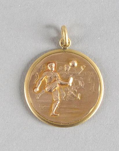 null Médaille offerte par l'A.S. Cannoise aux journalistes sportifs. Datée du 25...