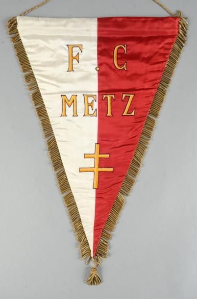 Fanion brodé du Football Club de Metz. Années...