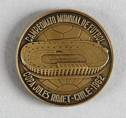 null Médaille commémorative de la Coupe du Monde 1962 au Chili. En bronze. Diamètre...