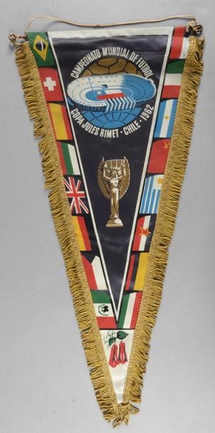 null Fanion officiel de la Coupe du Monde 1962 au Chili. Drapeaux des participants....