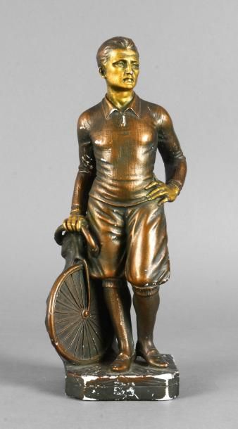 Statue en plâtre «Le Cycliste» patine bronze....