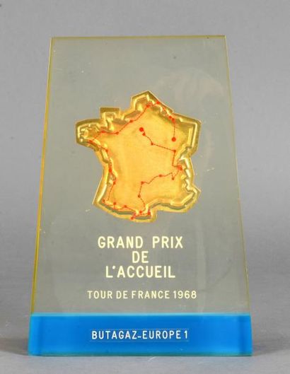 null Trophée du «Grand Prix de l'accueil» Butagaz-Europe 1 sur le Tour de France...