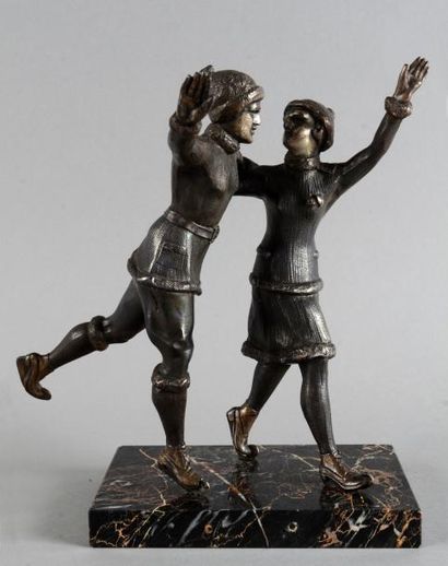 null Sculpture en régule sur socle marbre. «Couple de Patineurs». Circa 1930. Patine...