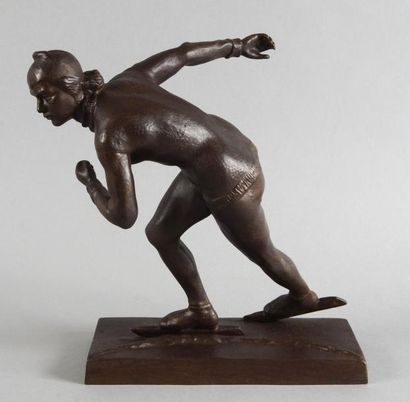 null Sculpture en fonte. «La Patineuse de Vitesse». Patine bronze datée de 1963....