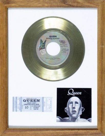 Queen Disque d'or pour le single «Bohemian rhapsody». Doré à l'or pur 24 carats....