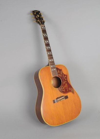 null Alamo, Frank Guitare Gibson Hummingbird modèle 1964. Constituée d'essences de...
