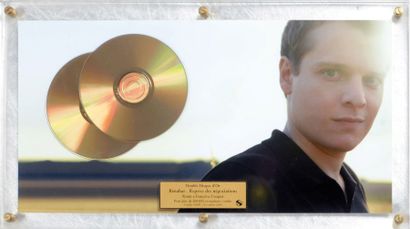 Bénabar Double disque d'or pour «La reprise des négociations». Certifié par le SNEP...