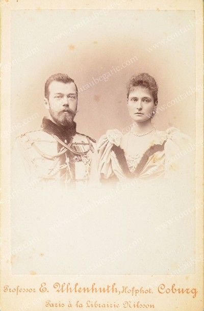 null ALIX, princesse de Hesse. Portrait photographique signé E. Uhlenhuth, à Cobourg,...