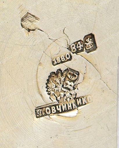 null TIMBALE EN ARGENT. Par OVTCHINIKOFF, Moscou, 1880. De forme droite, à décor...