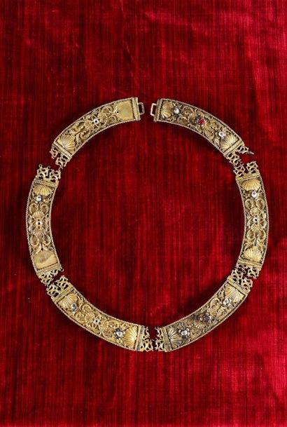 null COLLIER ou partie de collier, en argent doré composé de six plaques cintrées,...