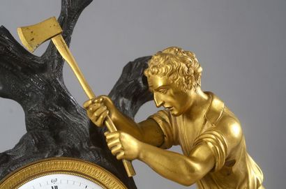 null PENDULE symbolisant «La chasse au loup», en bronze doré représentant un bûcheron...