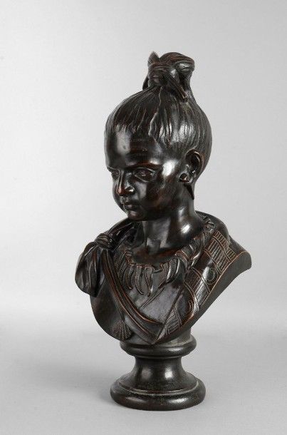 École Française du XIXe siècle Jeune fille indienne. Bronze à patine brun. H.: 52...