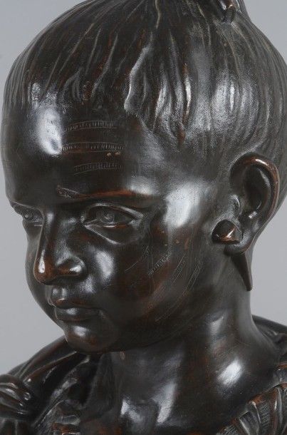 École Française du XIXe siècle Jeune fille indienne. Bronze à patine brun. H.: 52...