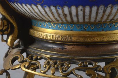 BARBEDIENNE Monture d'après un dessin d'Edouard LIEVRE (1829-1866) Vase balustre...