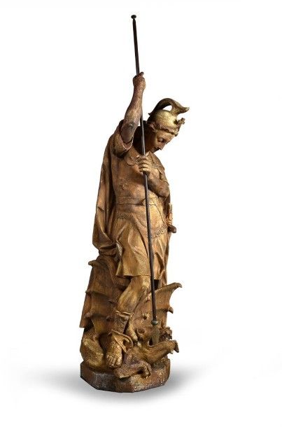 École du XIXe siècle Saint Michel. Statue monumentale en terre cuite. H.: 200 cm