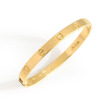 ALDO CIPULLO pour CARTIER Bracelet jonc plat ouvrant, modèle «Love» en or jaune 18K....