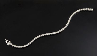 null Bracelet ligne souple en or gris 14K, entièrement serti de diamants pesant ensemble...