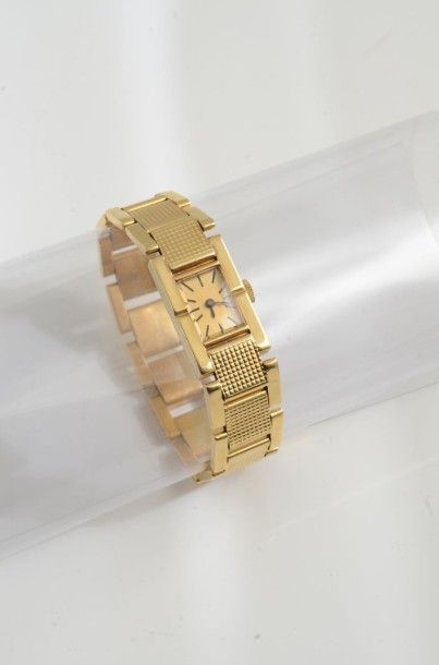 null Une montre de poignet pour dame en or jaune (18K, 750?), cadran réctangulaire,...
