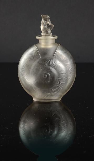 René Lalique - (1860-1945) «Amphitrite» - (années 1920) Flacon à parfum en verre...