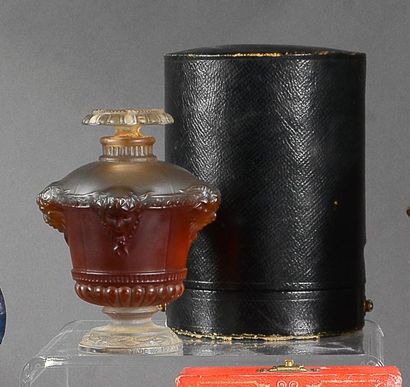 Guerlain «Bouquet de Faunes» - (1926) Présenté dans son coffret cylindre en carton...