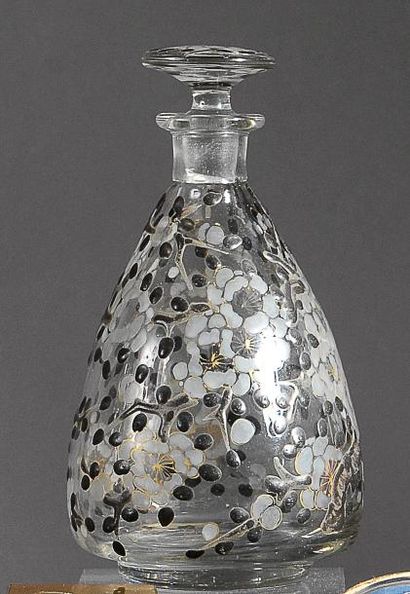 Maison Delvaux - (années 1930 - Paris) Flacon à parfum en verre incolore pressé moulé...