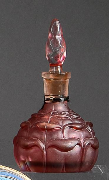 Parfumeur Non Identifié «Brise des Vallées» - (années 1920) Curieux flacon en verre...