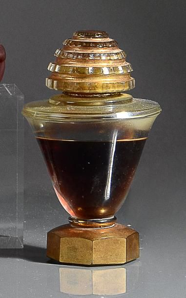 Rega 8 - (années 1930) Elégant flacon en verre incolore pressé moulé richement rehaussé...