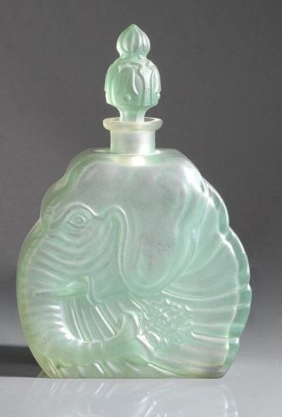 Cristalleries de Bohême - (années 1920) Rare et élégant flacon en cristal incolore...