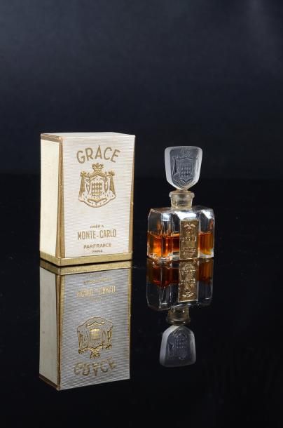 ParFrance «Grace» - (1956 - Monte Carlo) Rarissime flacon en verre incolore pressé...