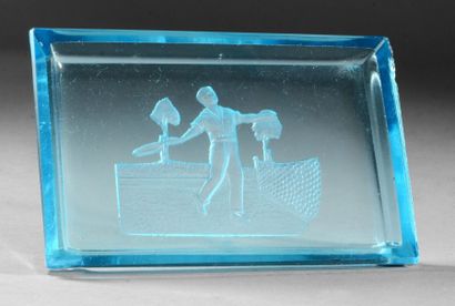 null Vide poche en verre teinté avec une scène de tennis gravée à l'acide vers 1920....