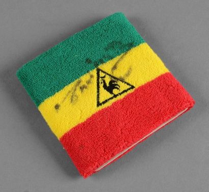 null Poignet en éponge aux couleurs du Cameroun porté et dédicacé par Yannick Noah...