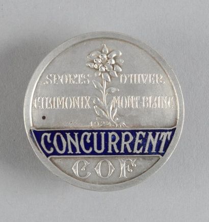 1924. Chamonix Badge officiel (n°1073) de «Concurrent» en bronze argenté ayant appartenu...