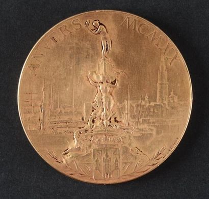 1920. Anvers Médaille d'or officielle attribuée aux Vainqueurs pour la 1ère place....