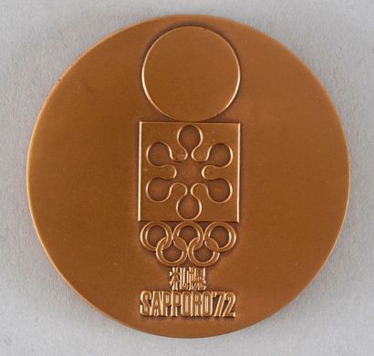 1972. Sapporo Médaille officielle de participant. En bronze. Diamtre 60 mm. Dans...