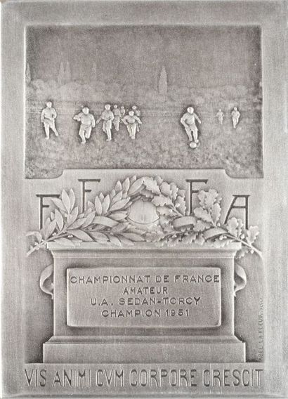 null Médaille de la FFFA attribuée à l'U.A Sedan-Torcy pour son titre de Champion...