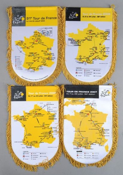 null Lot de 4 fanions du parcours du Tour de France 2004-2005-2006 et 2007. Dim....