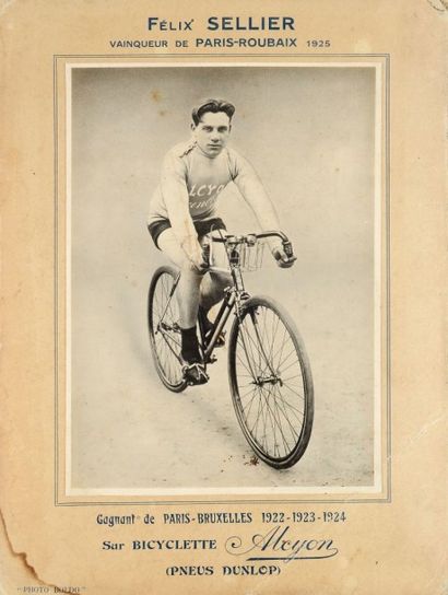 null Photo de Felix Sellier vainqueur de Paris-Roubaix 1925. Dim. 16,5 x 22,5 cm...