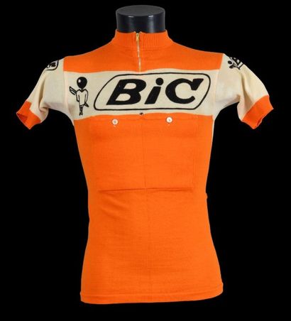 null Maillot de l'équipe BIC porté par Jacques Anquetil à la fin des années 60. Initiales...