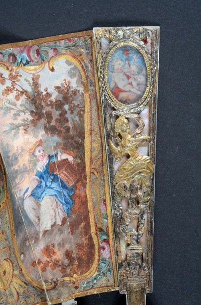 null Médaillons d'amour, vers 1770 Eventail plié, feuille double en papier peint...