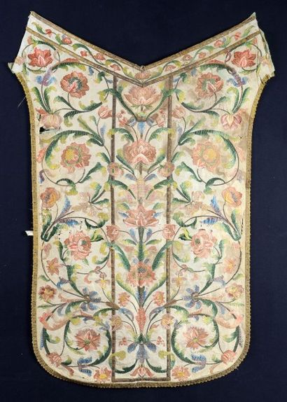 null Dos de chasuble, Italie, seconde moitié du XVIIe siècle, gros de Tours crème...