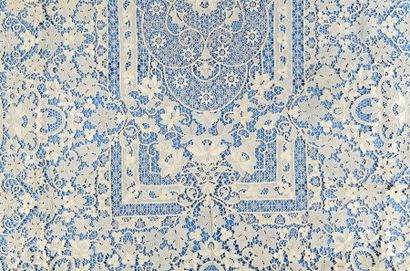 null Remarquable nappe, dentelle type Venise, avec ses douze serviettes, vers 1890-1910....