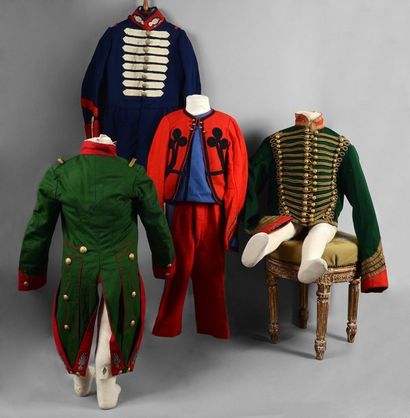 null Réunion de costumes militaires de travestissement pour garçonnet, fin du XIXe...