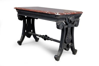 null Table console en bois noirci, pieds en console à l'antique à décor de muffle...
