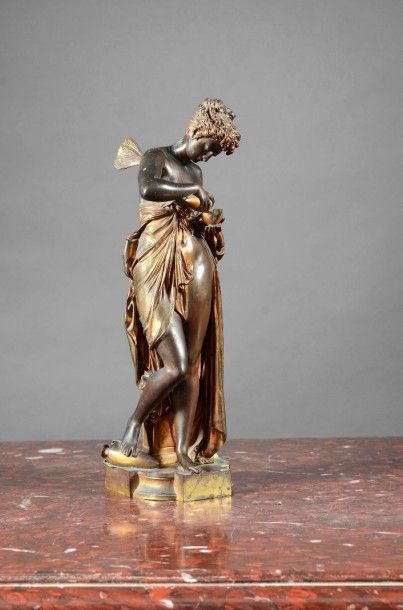 École Française du XIXe siècle 
Ebée.
Bronze à patine brun et or.
H.: 36 cm