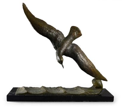 Georges Raoul GARREAU (1885 - 1954) 
Mouette en vol.
Epreuve en bronze à patine brun...